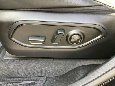 Used 2023 Jeep Grand Cherokee Limited image 25