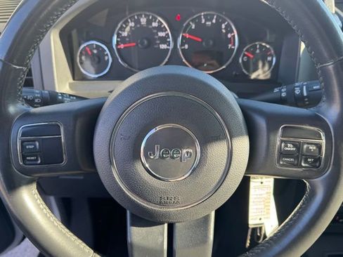 Used 2011 Jeep Liberty Sport image 21