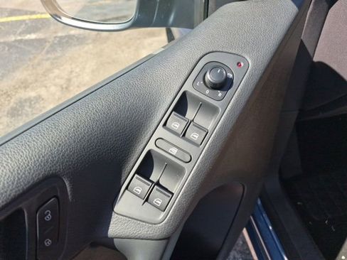 Used 2017 Volkswagen Tiguan S FWD image 21