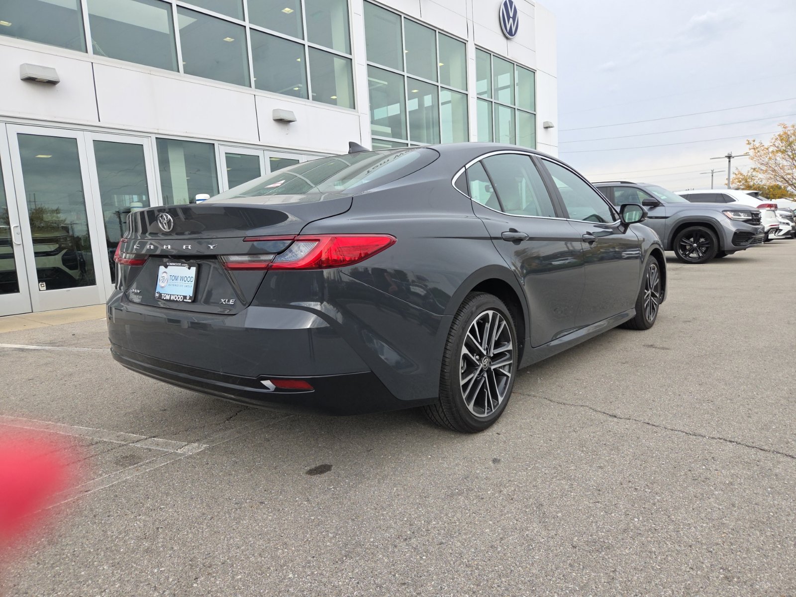 Used 2025 Toyota Camry XLE FWD image 4