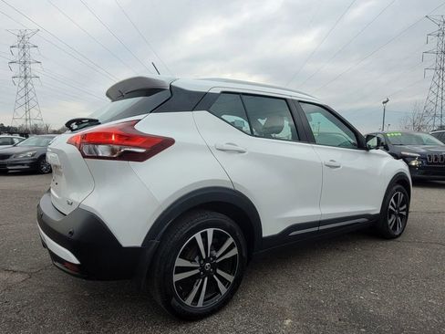 Used 2020 Nissan Kicks SR w/ SR Premium Package image 12
