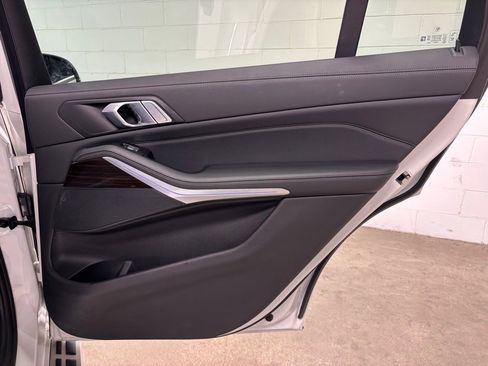 Used 2023 BMW X7 xDrive40i image 44