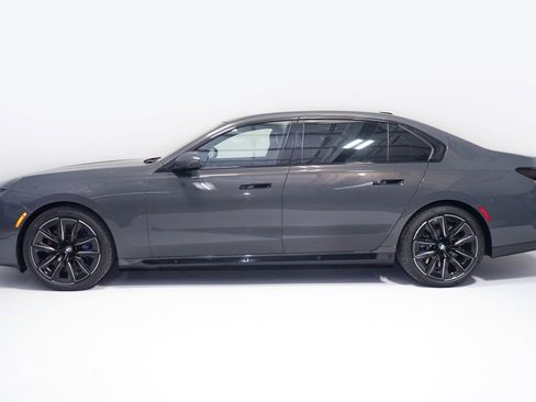 Used 2024 BMW 760i xDrive w/ Executive Package image 4