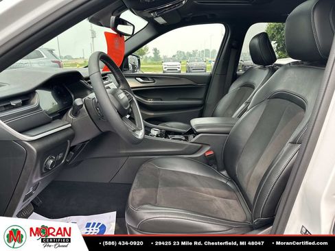 Used 2023 Jeep Grand Cherokee Altitude AWD/4WD image 12