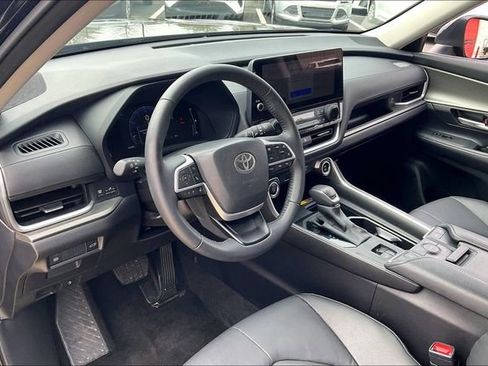 Used 2025 Toyota Grand Highlander AWD image 14