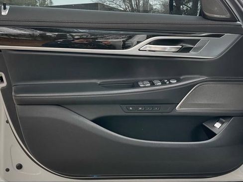 Used 2019 BMW 750i xDrive w/ M Sport Package image 12
