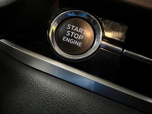 Used 2023 Mitsubishi Outlander SE image 16