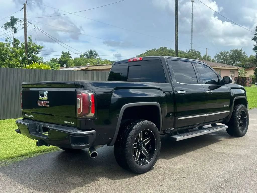 Used 2017 GMC Sierra 1500 Denali RWD image 5