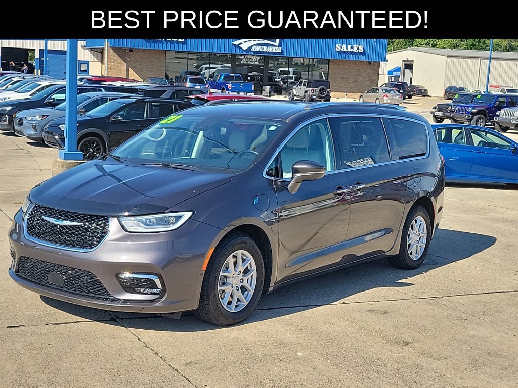 Used 2021 Chrysler Pacifica Touring-L FWD image 2