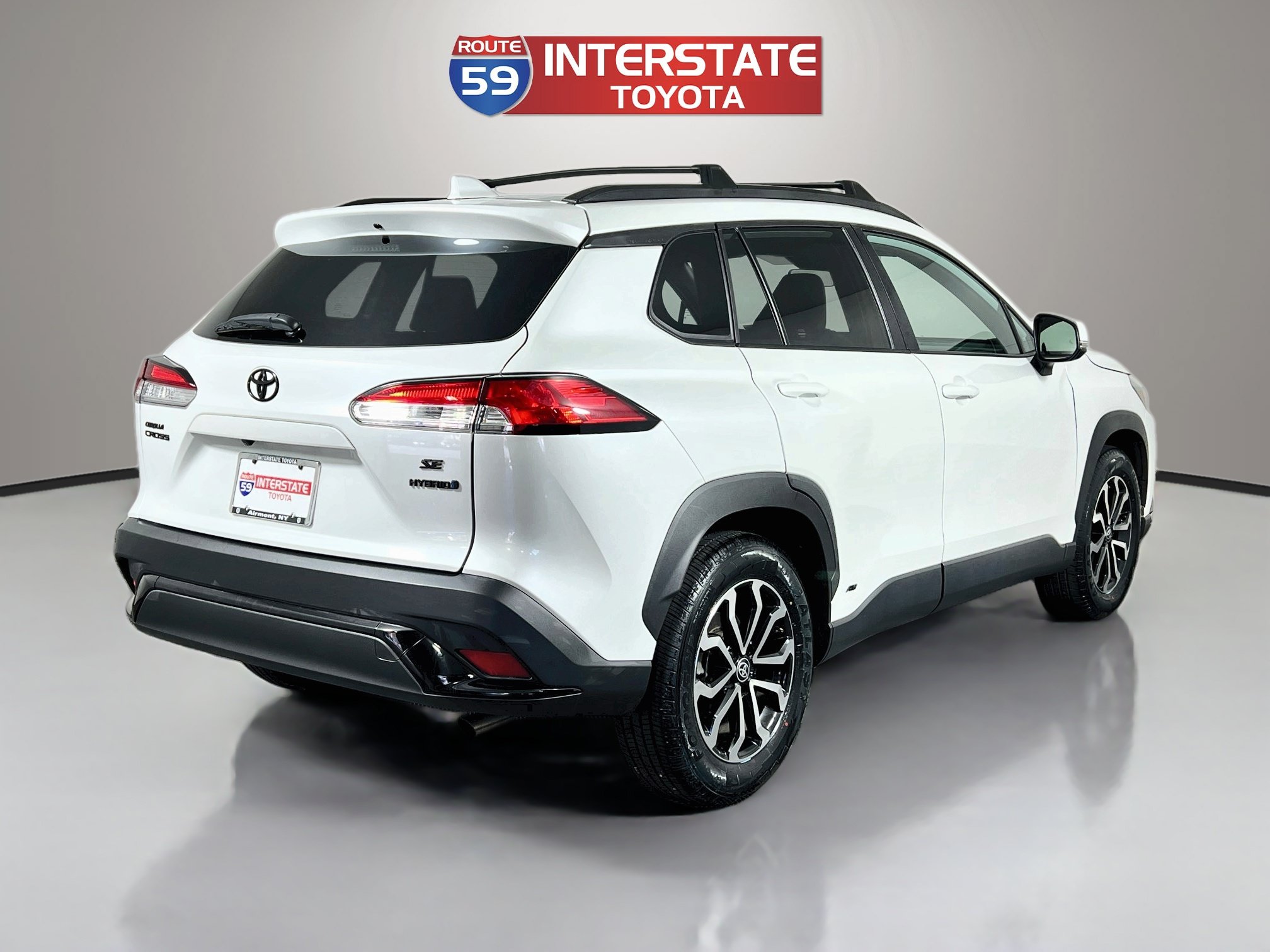 Used 2023 Toyota Corolla Cross AWD Hybrid w/ Moonroof Package image 7