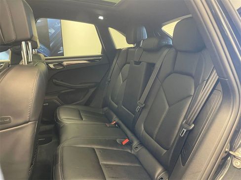 Used 2025 Porsche Macan image 17