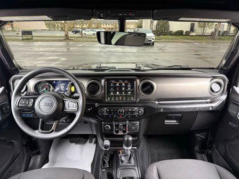 Certified 2023 Jeep Wrangler Unlimited w/ Sun & Screen Package AWD/4WD image 31