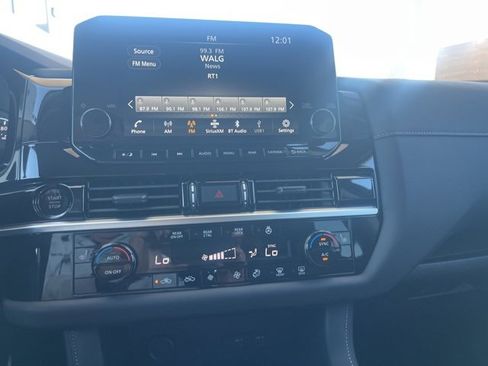 New 2025 Nissan Pathfinder SL image 17