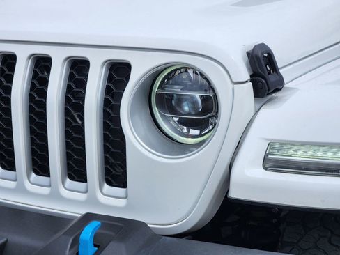 Used 2022 Jeep Wrangler Unlimited Sahara w/ Cold Weather Group AWD/4WD image 9