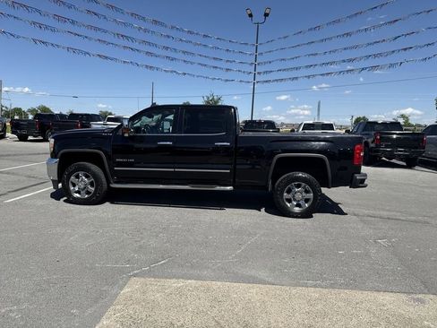 Used 2016 GMC Sierra 2500 SLT w/ Duramax Plus Package AWD/4WD image 11