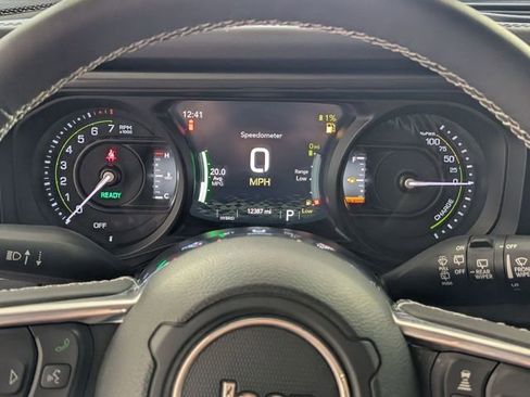 Used 2025 Jeep Wrangler Unlimited Sahara w/ Safety Group AWD/4WD image 16
