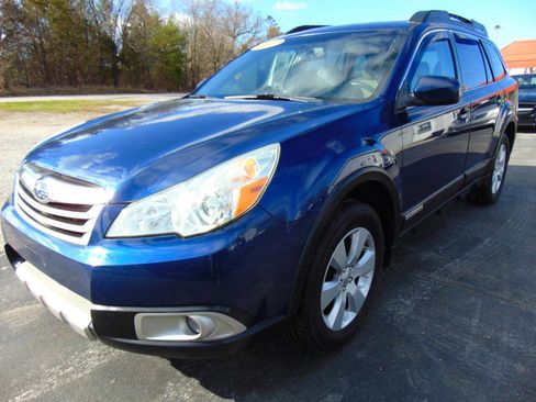Used 2011 Subaru Outback 2.5i Limited w/ PWR Moonroof Pkg image 4