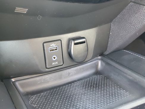 Used 2017 Nissan Rogue SL image 27