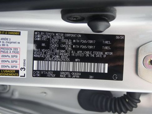 Used 2024 Toyota 4Runner SR5 Premium w/ Moonroof Package AWD/4WD image 28