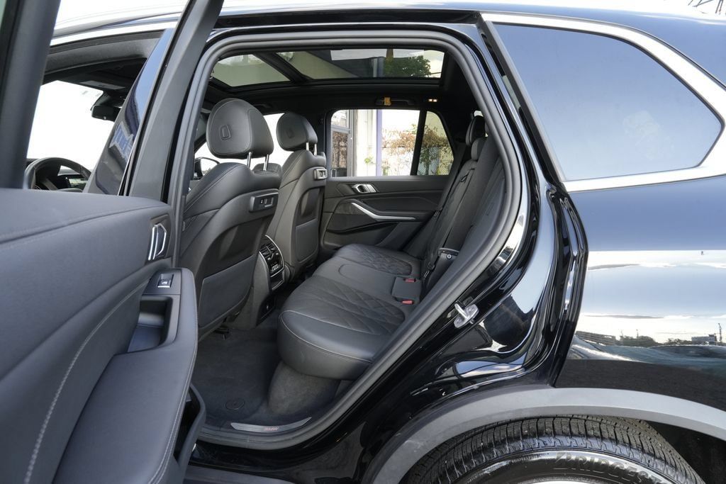 Used 2023 BMW X5 xDrive40i w/ Premium Package AWD/4WD image 29