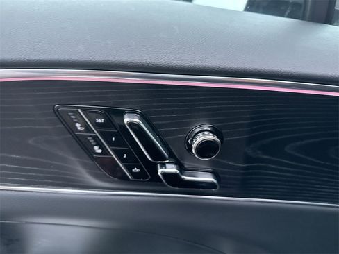 Used 2024 Cadillac Lyriq Luxury image 14