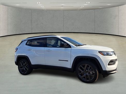 New 2026 Jeep Compass Latitude image 3