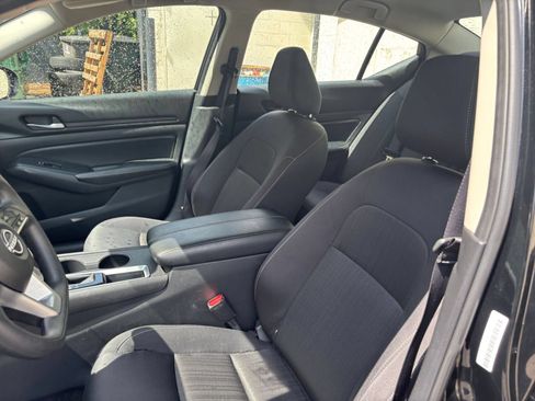 Used 2025 Nissan Altima 2.5 SV FWD image 33
