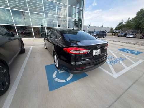 Used 2020 Ford Fusion SE FWD image 4