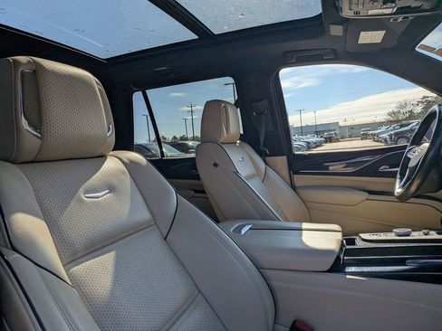 Certified 2023 Cadillac Escalade Premium Luxury w/ Performance Package image 28