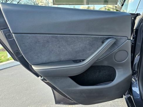 Used 2024 Tesla Model Y Long Range AWD/4WD image 25