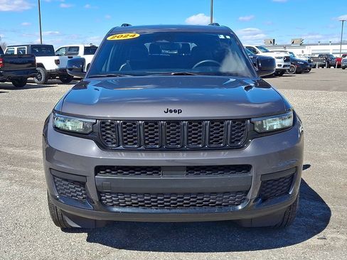 Used 2024 Jeep Grand Cherokee L Laredo AWD/4WD image 4