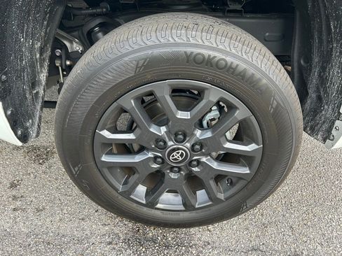 Used 2025 Toyota Tundra Platinum AWD/4WD image 10