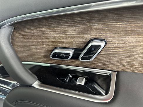 New 2025 Land Rover Range Rover SE image 34