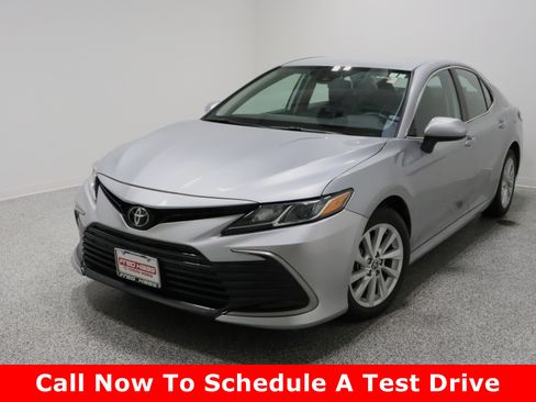 Used 2024 Toyota Camry LE image 2