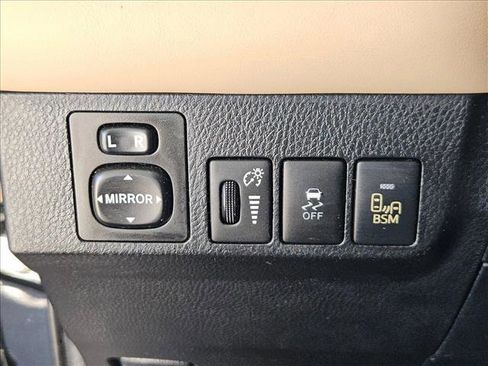 Used 2014 Toyota RAV4 Limited image 13