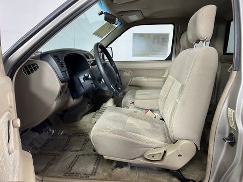 Used 2000 Nissan Frontier XE image 11