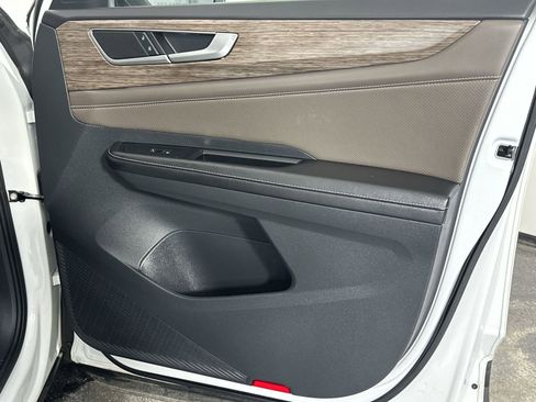 Used 2025 Volkswagen Atlas SEL image 31