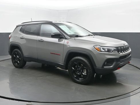 Used 2023 Jeep Compass Trailhawk w/ Trailhawk Convenience Group image 7