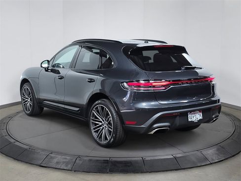 Used 2025 Porsche Macan image 3
