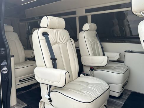 Used 2024 Mercedes-Benz Sprinter 3500 image 42