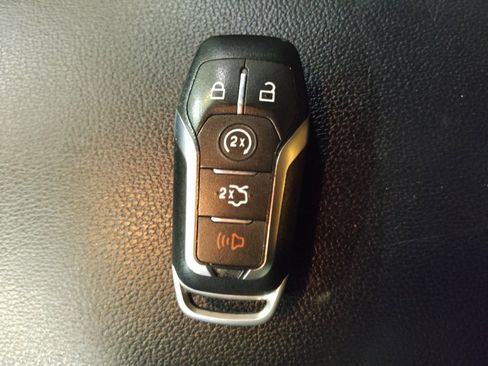 Used 2018 Ford Explorer XLT w/ Equipment Group 202A FWD image 32