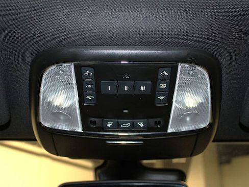 Used 2022 Jeep Grand Cherokee Limited w/ Trailer Tow Group IV image 27