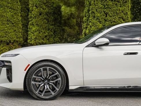 Used 2023 BMW i7 xDrive60 w/ Executive Package 2 AWD/4WD image 10