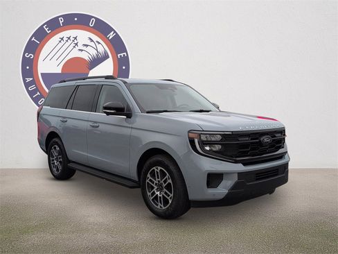 New 2025 Ford Expedition Active image 2