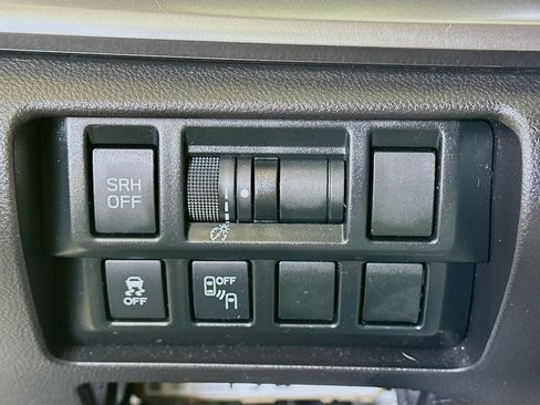 Used 2017 Subaru Impreza 2.0i Limited image 17