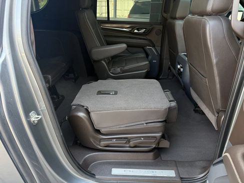 Used 2021 GMC Yukon XL Denali w/ Denali Premium Package AWD/4WD image 45