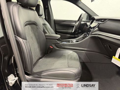 New 2025 Jeep Grand Cherokee Altitude AWD/4WD image 11