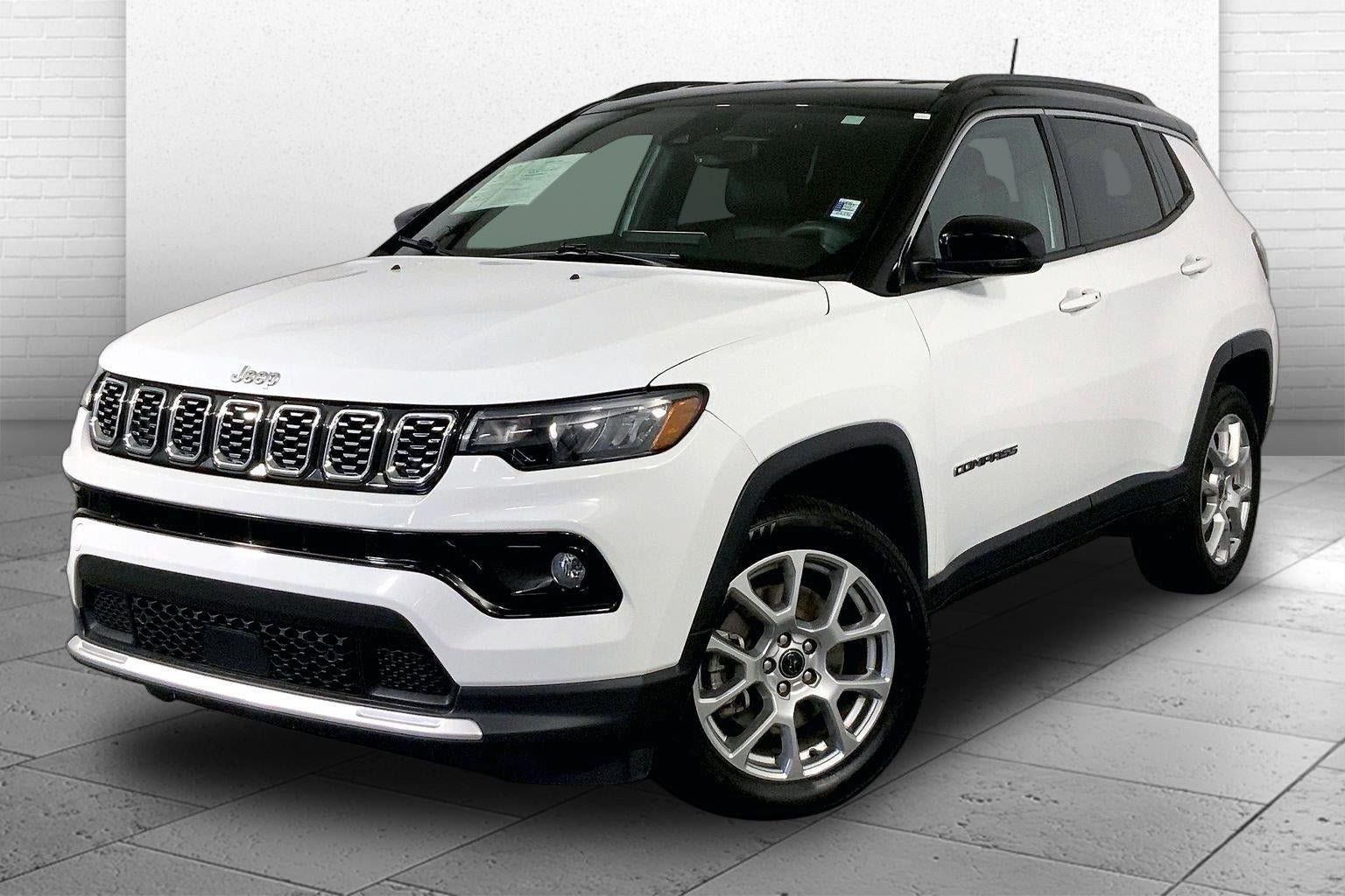 Used 2025 Jeep Compass Limited AWD/4WD image 12