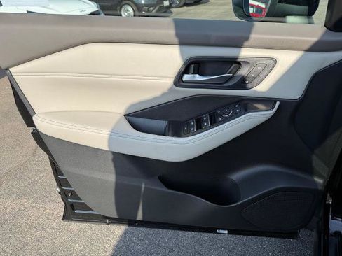 Certified 2023 Nissan Rogue SL w/ SL Premium Package image 20