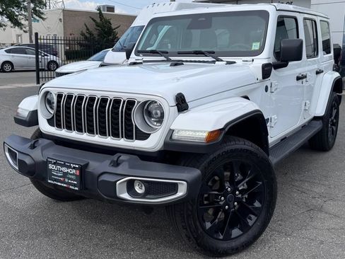 Certified 2025 Jeep Wrangler Unlimited Sahara AWD/4WD image 3